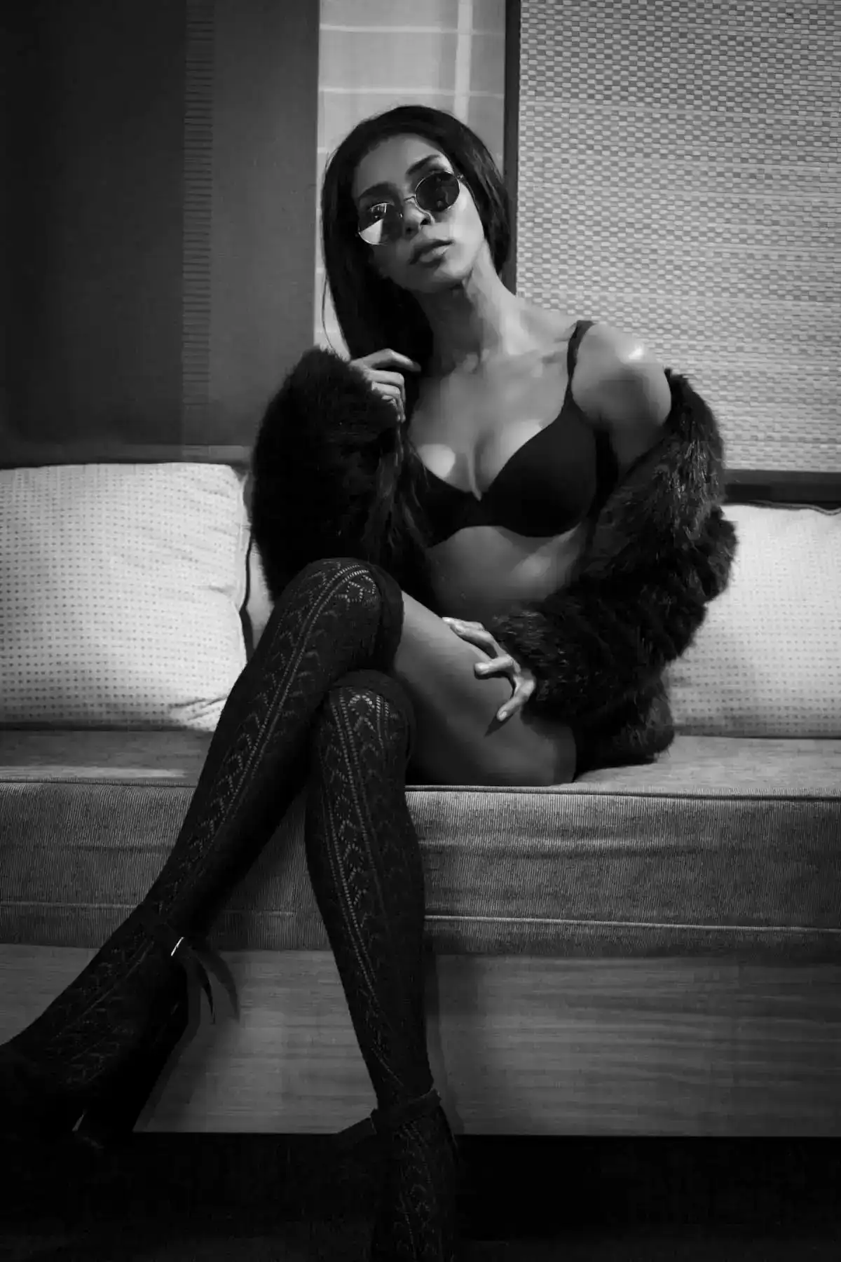 Nude Art Photography Vienna — artistic nude portrait with eye contact, monochrome